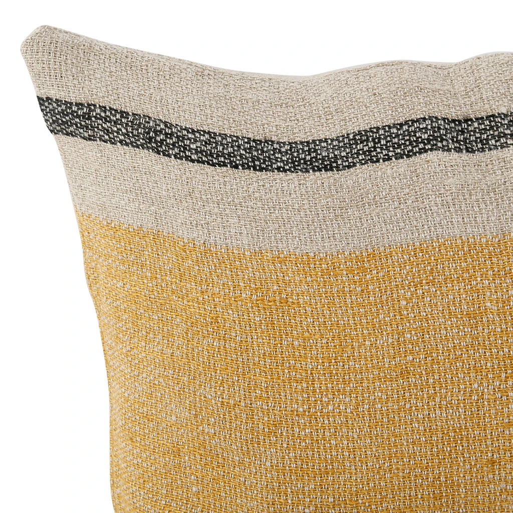 Housse De Coussin En Lin Safran 50x30cm - Hemlin 5 Housse De Coussin En Lin Safran 50x30cm - Hemlin – Image 3